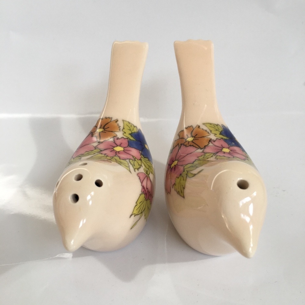 Birds Vintage Ceramic Salt & Pepper Shakers Floral Pattern 5 1/2" Long - Picture 4 of 7